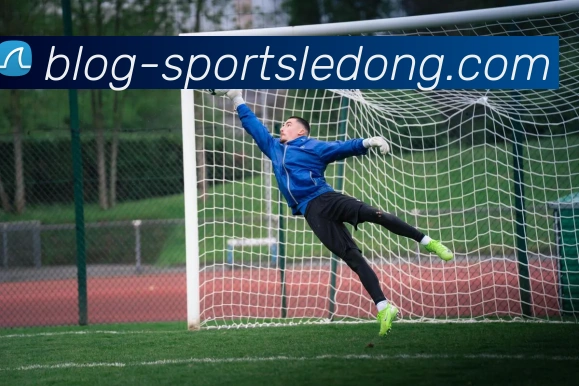 温情瞬间斯潘塞兄弟对决引发勇士灰熊球员教练球迷共鸣欢笑