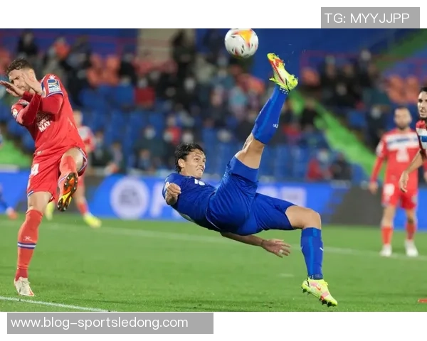 埃尔切主帅直言维尼修斯犯规明显非正常比赛对抗行为引发争议